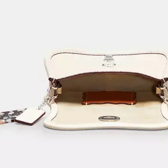 COACH NWT Mini Wavy Dinky Bag In Coachtopia Leather(COACH CQ852) - Picture 4 of 7